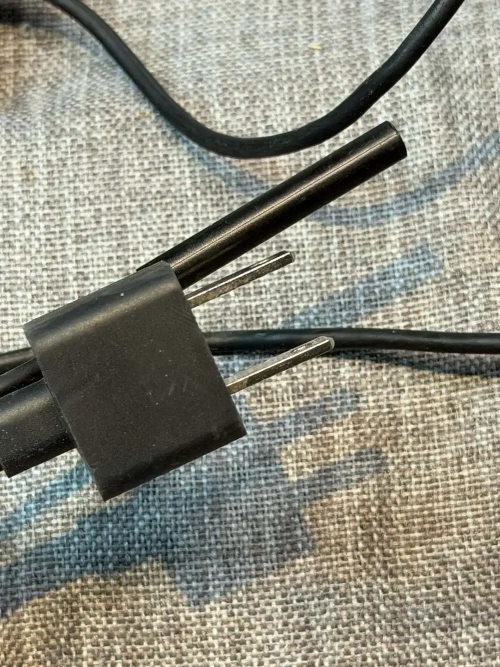 Microsoft Surface 65W Power Supply Black W8Y-00001/Q4Q-00001 - ,